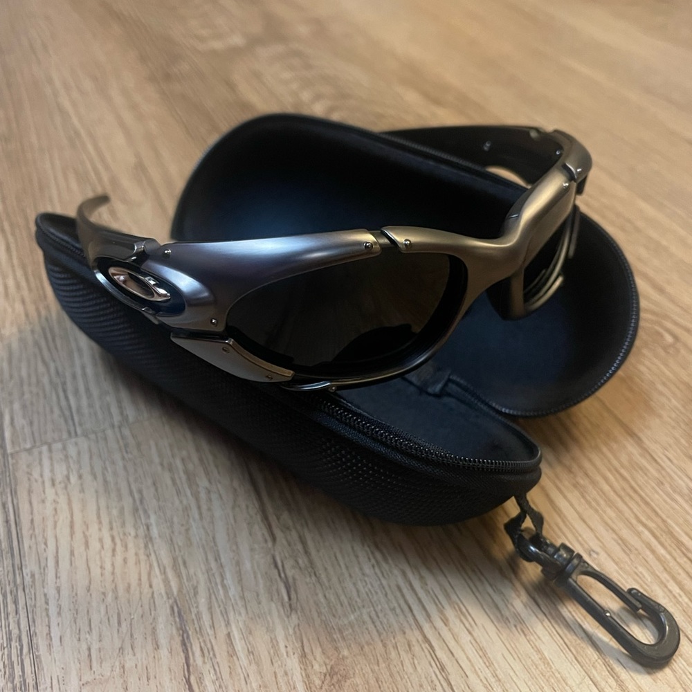 Oakley Plate Silver Vintage Travis Scott